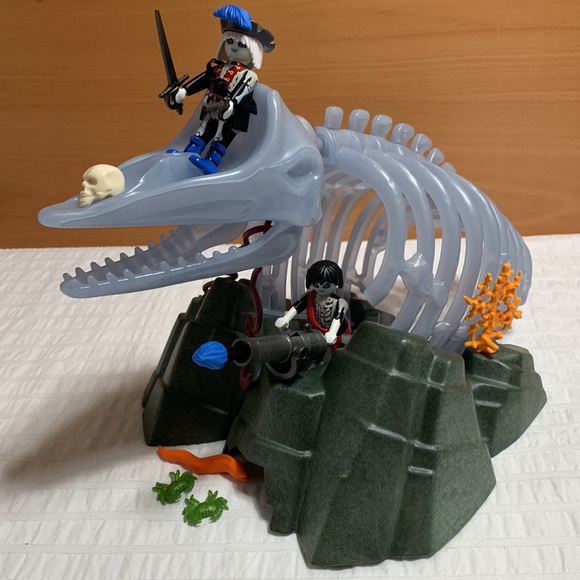 Ghost Whale Pirate’s Skeleton - Glow-In-the-Dark - 4803 by Playmobil - Picture 8 of 15